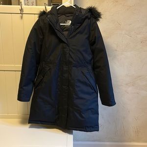 Black north face parka mid length women’s Med